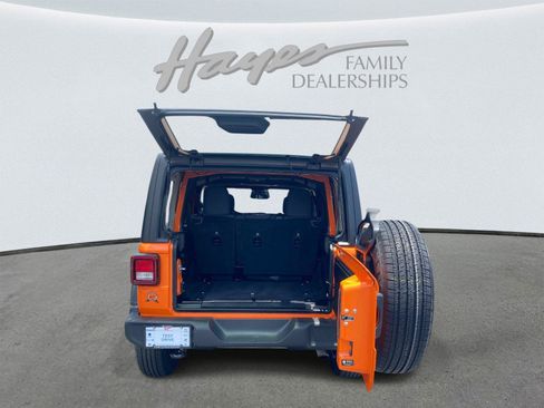 Used 2025 Jeep Wrangler Unlimited Sport AWD/4WD image 5