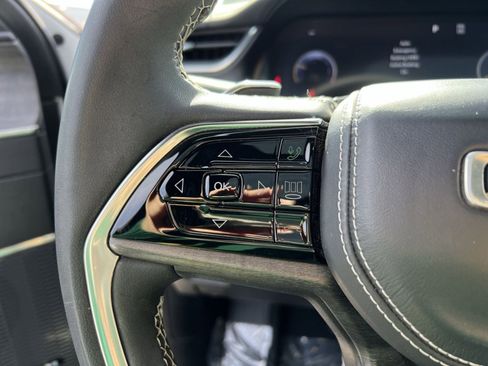 Used 2023 Jeep Grand Cherokee Overland image 33