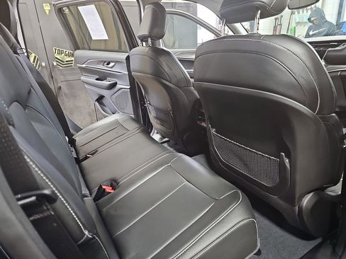 Used 2023 Jeep Grand Cherokee Limited image 11