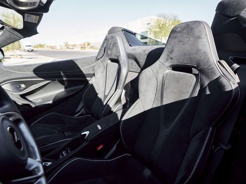 Used 2024 McLaren 750S Spider image 43