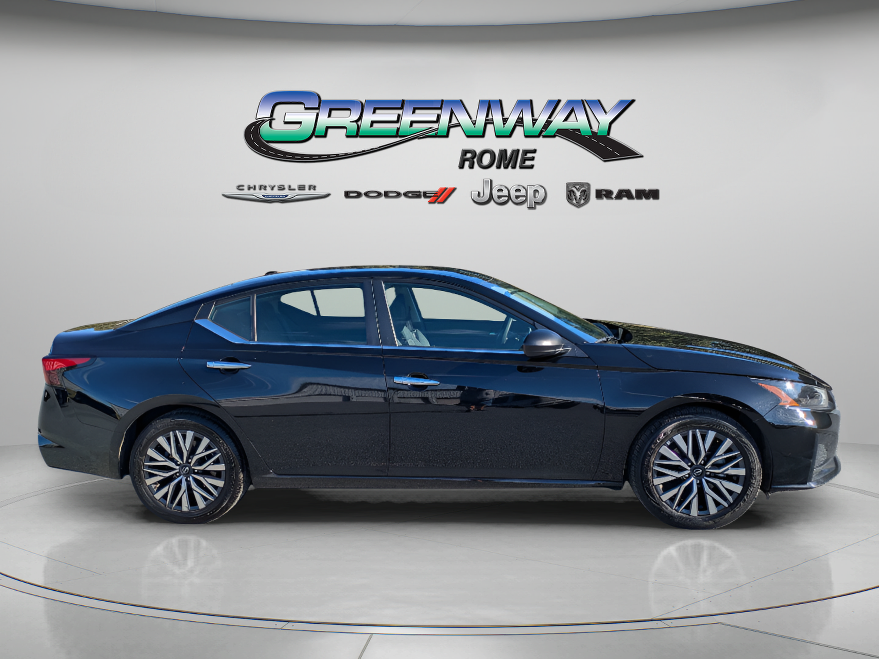 Used 2025 Nissan Altima 2.5 SV FWD image 8