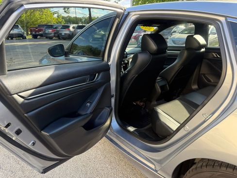 Used 2018 Honda Accord Sport image 12