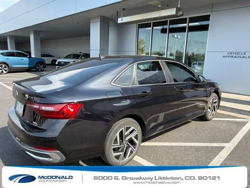 Used 2024 Volkswagen Jetta SEL FWD image 3