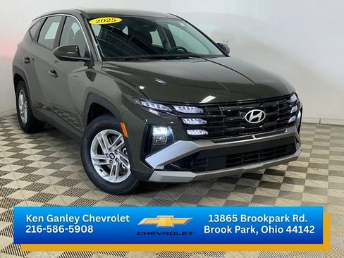Used 2025 Hyundai Tucson SE FWD image 3