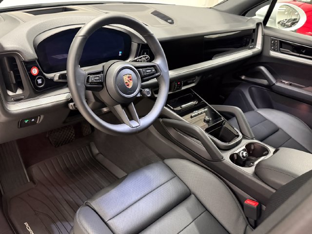 Certified 2026 Porsche Cayenne AWD/4WD image 4
