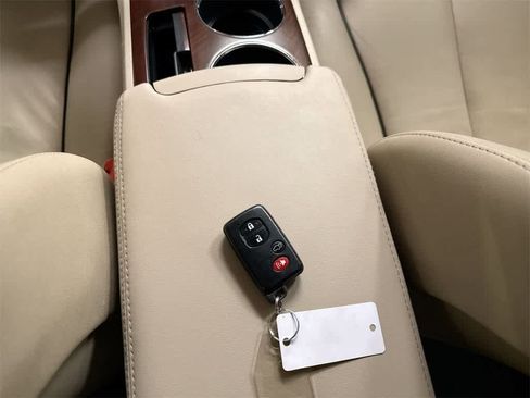 Used 2012 Toyota Venza XLE image 37