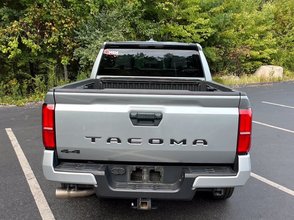 Certified 2024 Toyota Tacoma SR5 AWD/4WD image 32