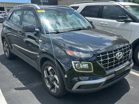 Certified 2023 Hyundai Venue SEL FWD image 6