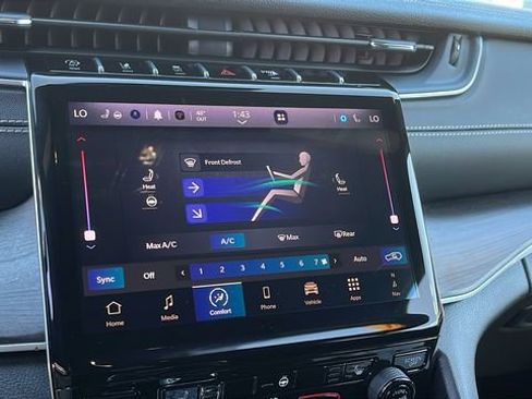 Used 2024 Jeep Grand Cherokee Limited image 15