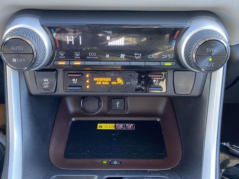 Used 2022 Toyota RAV4 Limited image 28