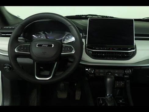 Used 2025 Jeep Compass Limited AWD/4WD image 15