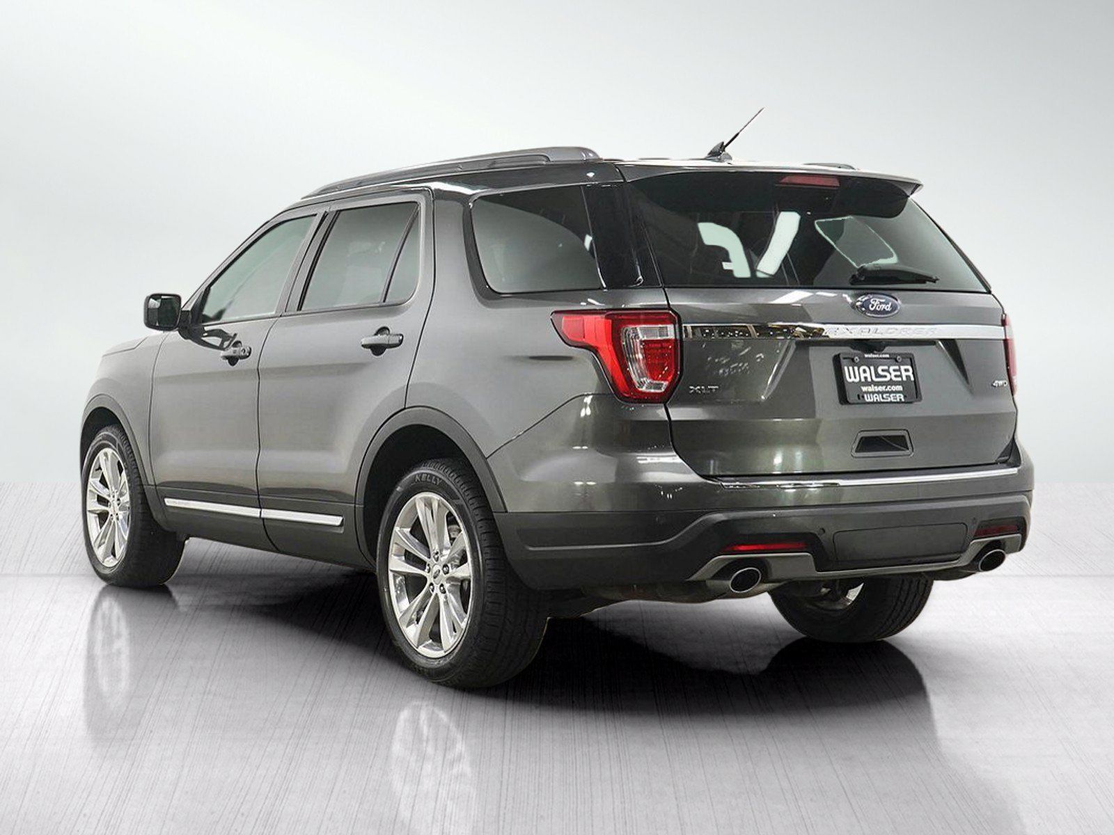 Used 2018 Ford Explorer XLT w/ Equipment Group 202A AWD/4WD image 4