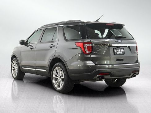 Used 2018 Ford Explorer XLT w/ Equipment Group 202A AWD/4WD image 4
