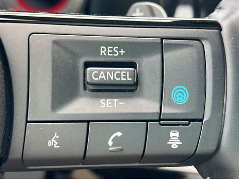 Used 2022 Nissan Pathfinder Platinum w/ Cargo Package FWD image 23