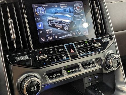 New 2025 Lexus LX 600 4WD w/ Luxury Package image 29