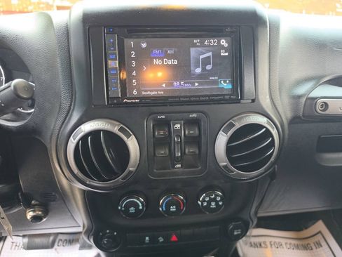 Used 2013 Jeep Wrangler Unlimited Sport AWD/4WD image 17