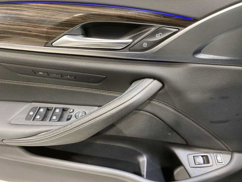 Used 2019 BMW 530e xDrive w/ Convenience Package image 23