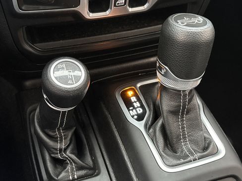 Certified 2018 Jeep Wrangler Unlimited Sahara image 15