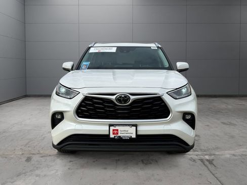 Used 2021 Toyota Highlander XLE AWD/4WD image 8