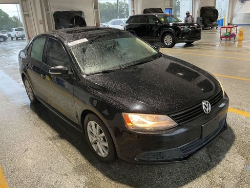 Used 2012 Volkswagen Jetta SE FWD image 2