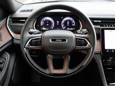 New 2025 Jeep Grand Cherokee Summit w/ Obsidian Package image 17