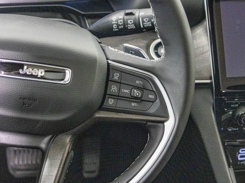 New 2025 Jeep Grand Cherokee Limited image 32