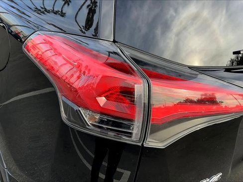 Used 2017 Toyota RAV4 LE image 27