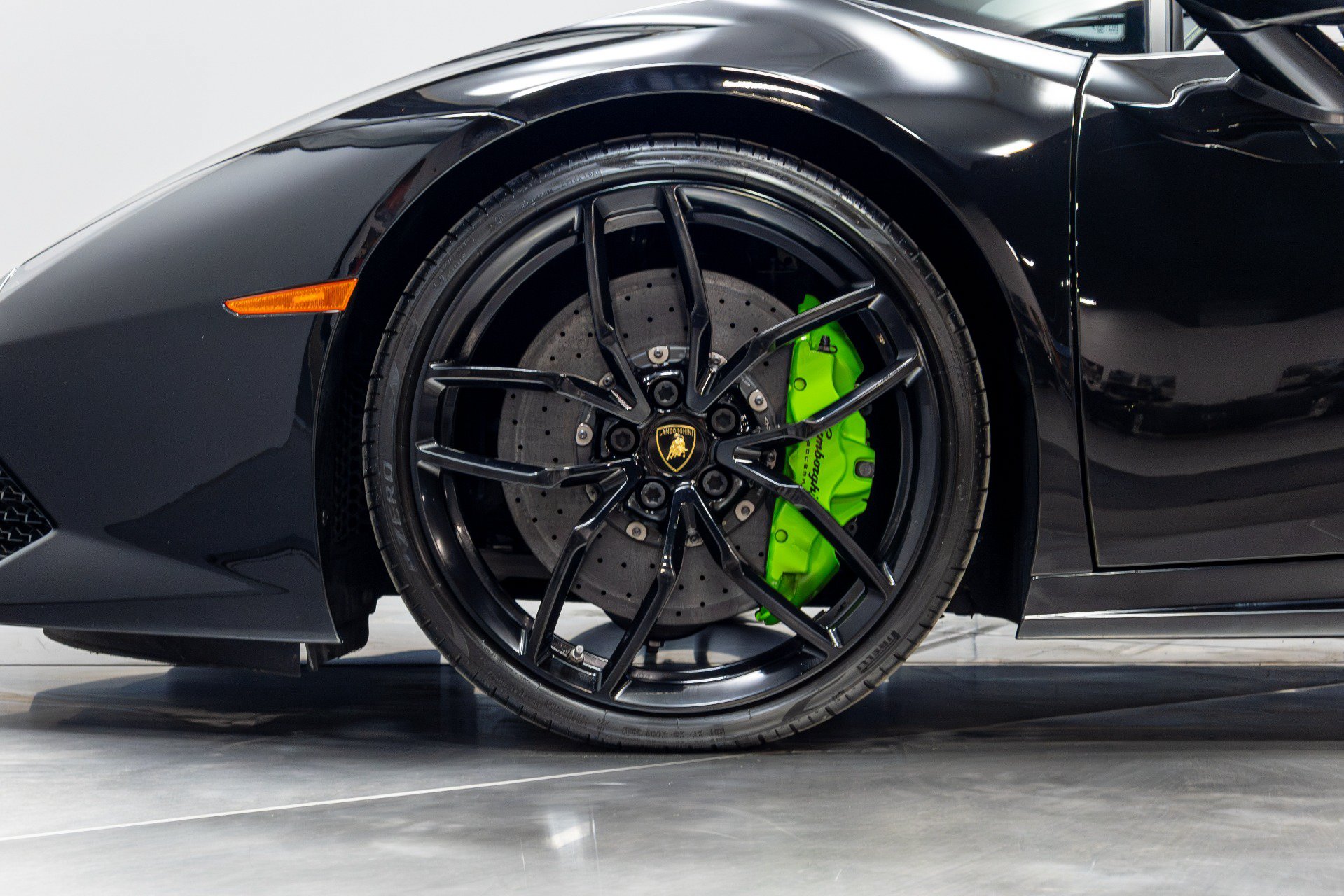 Used 2017 Lamborghini Huracan LP 610-4 AWD/4WD image 40