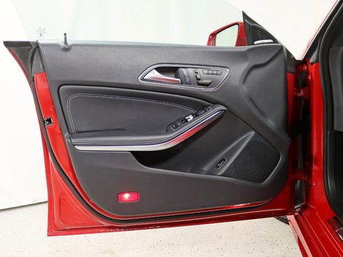 Used 2015 Mercedes-Benz CLA 250 4MATIC image 31