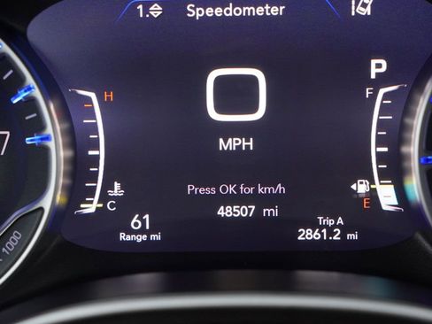 Certified 2024 Chrysler Pacifica Touring-L image 33