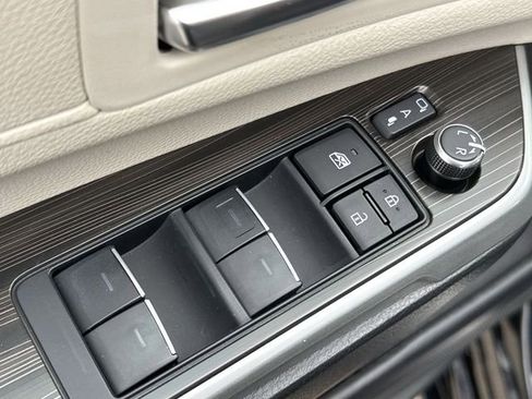 Used 2024 Toyota Sienna Platinum image 22