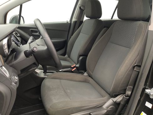 Used 2020 Chevrolet Trax LS AWD/4WD image 17