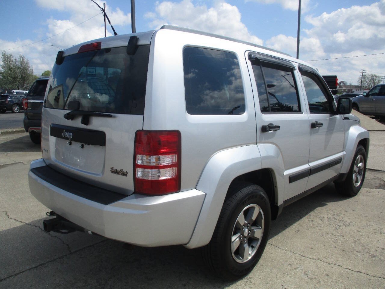 Used 2011 Jeep Liberty Sport AWD/4WD image 6