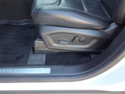 Used 2022 Ford Explorer Platinum w/ Technology Package image 5
