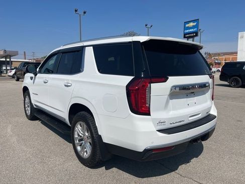Used 2023 GMC Yukon SLT w/ SLT Luxury Package AWD/4WD image 13