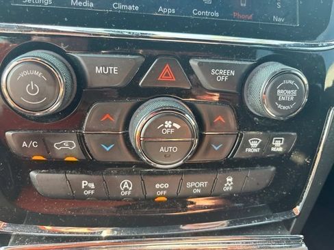 Used 2022 Jeep Grand Cherokee Laredo E w/ Security & Convenience Group RWD image 7