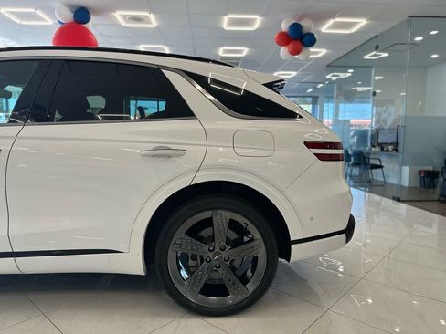 Used 2022 Genesis GV70 2.5T w/ Sport Prestige Package image 7