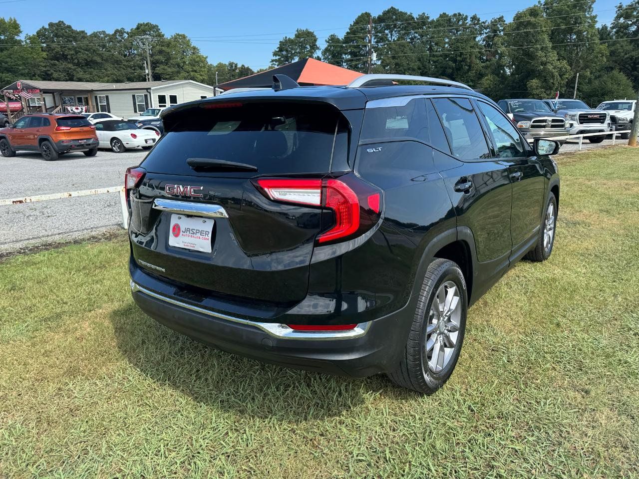 Used 2024 GMC Terrain SLT FWD image 3