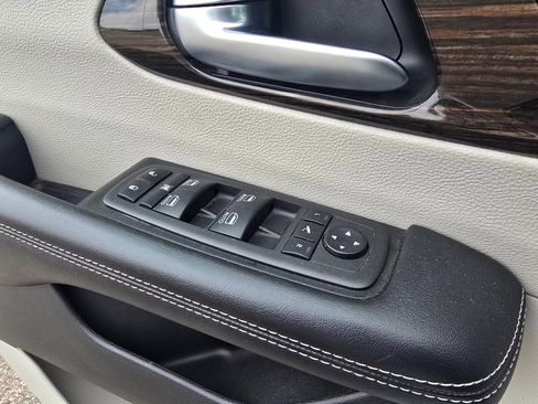 Used 2022 Chrysler Pacifica Limited image 21