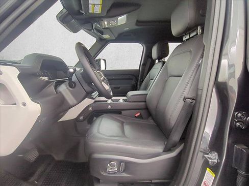 Certified 2025 Land Rover Defender 130 X-Dynamic SE AWD/4WD image 17