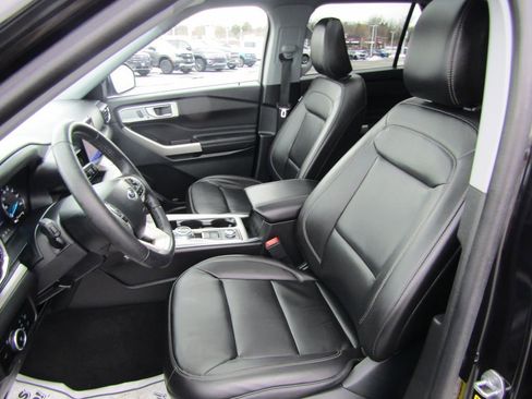Used 2023 Ford Explorer XLT w/ Equipment Group 202A image 11