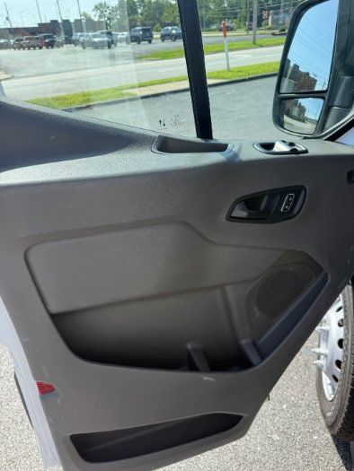 Used 2022 Ford Transit 350 DRW RWD image 21