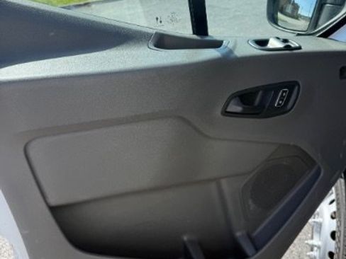 Used 2022 Ford Transit 350 DRW RWD image 21