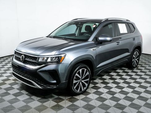 Certified 2024 Volkswagen Taos SE FWD image 27