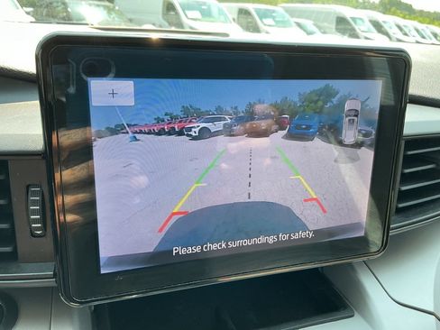 Used 2023 Ford Explorer XLT AWD/4WD image 25