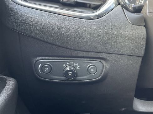 Used 2023 Chevrolet Equinox Premier image 31