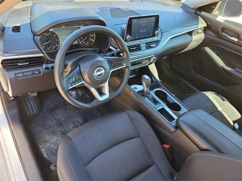 Used 2024 Nissan Altima 2.5 SV image 8