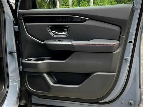 Used 2025 Honda Pilot Black Edition image 49