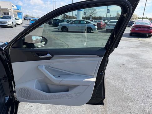 Used 2022 Volkswagen Jetta SE image 14
