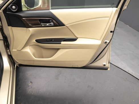 Used 2017 Honda Accord EX-L image 40